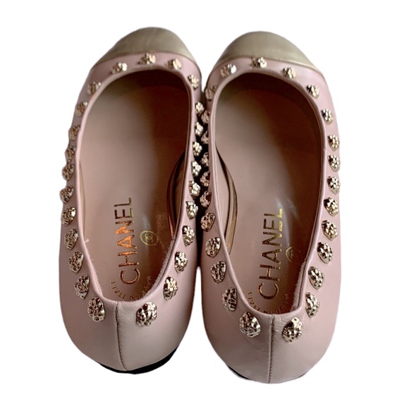 🆕Chanel Style Light Pink /Gold Leather Camellia Studded Ballet Flats🆕 - Picture 7 of 11